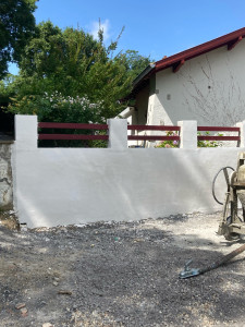 Photo de galerie - Réalisation d’un mur de clôture + enduit rustique