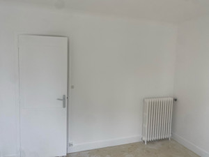 Photo de galerie - Peinture de porte, plinthe et radiateur 