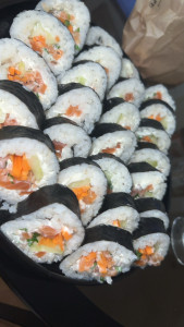 Photo de galerie - Sushis maison ultra frais, délicatement préparés avec des ingrédients de qualité. Un mélange de textures et de saveurs qui fond en bouche ?