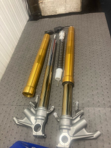 Photo de galerie - Réfection et entretien sur une fourche piloter de CBR RR 1000