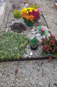 Photo de galerie - Création d'un massif sur un emplacement d'un cimetière 