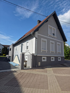 Photo de galerie - Crépi projeté, filet colle, peinture boiserie 