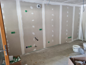 Photo de galerie - Mise en place des murs et collage des bande 