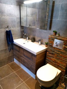 Photo de galerie - Cette photo illustre la création d'une salle de bain moderne entièrement réalisé par mes soin