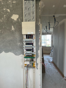 Photo de galerie - Bonjour ! ? Je suis électricien diplômé et expérimenté, disponible pour tous vos travaux d’électricité, que ce soit pour une installation, une rénovation ou un simple dépannage.