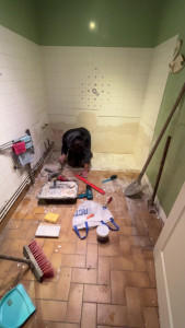 Photo de galerie - Début du chantier enlever la baignoire plusse un reagreage pour rattraper la hauteur 