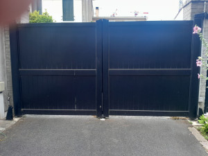 Photo de galerie - Avant installation d'un bras motorisé sur le portail de notre client