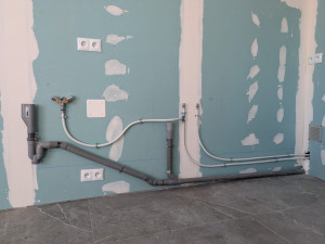 Photo de galerie - Installation évacuation et arrivée d'eau pour cuisine 