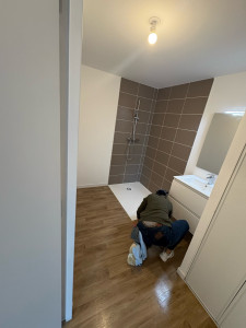 Photo de galerie - Nettoyage fin de chantier et chez les particuliers très professionnel depuis 15ans n hésitez surtout pas à venir voir mon profil très sérieuse on peut intervenir à deux 3 ou même 4 personnes sur le nettoyage profond 