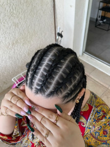 Photo de galerie - Tresses collées très mignon et classe