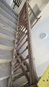 Photo de galerie - Le escaliers avant de poncer 