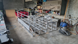 Photo de galerie - Châssis aluminium et garde corps pour une salle cinéma