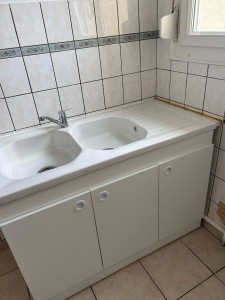 Photo de galerie - Baignoire  ballon de chaude , évier , wc  , lavabo etc 