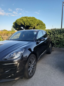 Photo de galerie - Pose d'une céramique sur un Porsche macan.