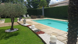 Photo de galerie - Aménagement d’un massif et plantation d’un gazon 