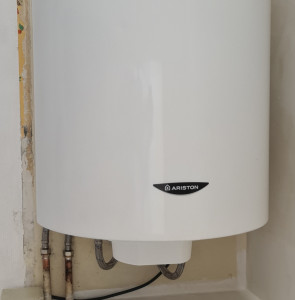 Photo de galerie - Fourniture et pose d'un chauffe eau ARISTON mural