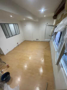 Photo de galerie - Création d’une chambre avec pose d’une verrière et d’une porte à galant, doublage cloison avec isolation, passage de câble électrique et mise en place de spot