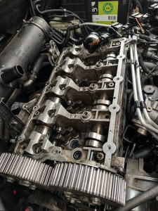 Photo de galerie - Réparations joint de culasse : 

resurfacage de la culasse 
rodage soupape 
kit distri neuf 
goujon neuf 
joints neufs 
réglage injecteur pompes 