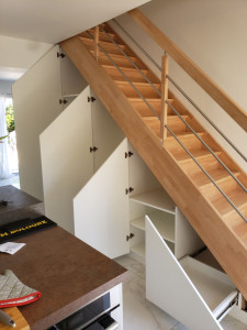 Photo de galerie - Agencement sous escalier.