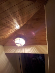 Photo de galerie - Lambris plafond en sous-face d'escalier