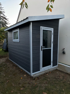 Photo de galerie - Réalisation d’une dalle béton et montage d’un abris de jardin 