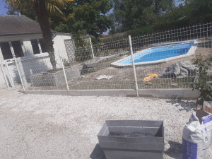 Photo de galerie - Pose de dalle de soubassement de clôture photo après la rénovation.