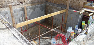 Photo de galerie - Création d'une cave enterré en parpaing bancher. terrassement réaliser par une autre entreprise.
