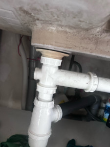 Photo de galerie - Debouchage d’un évier , suite à un bouchage causer par la graisse, la haute pression a fait évacuer l’eau en 5min
