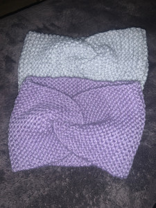 Photo de galerie - Headband / Bandeau pour l'hiver tricoté par mes soins, environ 2h par bandeau. 