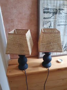 Photo de galerie - Réparation de vos vieilles lampes : changement de bouton interrupteur et prise, peinture du pied ,achat d'abat jour. 