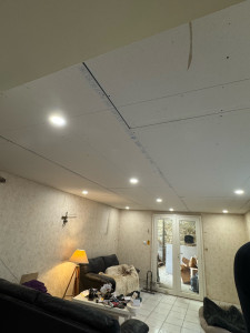 Photo de galerie - Création de plafond suspendu avec spots 