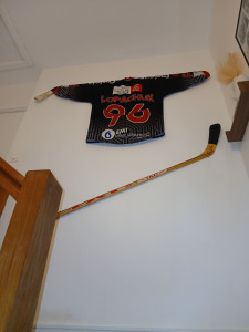 Photo de galerie - Accroche murale de crosse de hockey