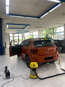 Photo de galerie - Lavage de véhicule intérieur et extérieur