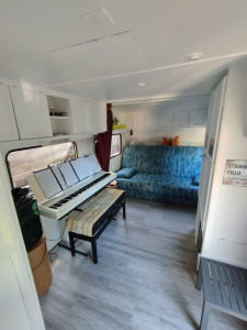 Photo de galerie - Rénovation complète (murs, sols et plafonds) d'une ancienne caravane réalisée en 2026.