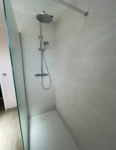 Photo de galerie - Pose d'un bac à douche 80x170 + paroi de douche et robinetterie 