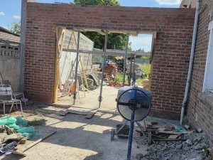 Photo de galerie - Création d'un garage en briques rouge en double murs je suis a votre service merci de me contacter 