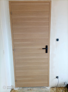 Photo de galerie - Rectification de la pose d'une porte qui avait été mal posé 
