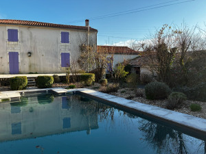Photo de galerie - Création d’un massif autour de piscine 
