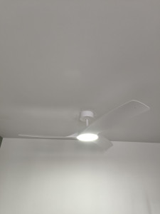 Photo de galerie - Montage d'un ventilateur de plafond avec éclairage