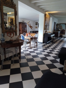 Photo de galerie - Maison de 250 m2 que j'entretiens régulièrement, poussière,  sols aspirateur et nettoyage complet, salle d'eau WC...
Résultats très propre,  toujours quelques touches en plus.
