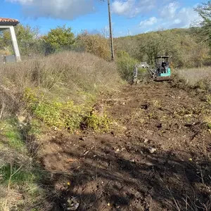 Photo de galerie - Préparations pour pose d'une clôture nettoyage du terrain