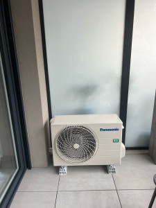 Photo de galerie - Installation groupe extérieur Panasonic 3.5kw