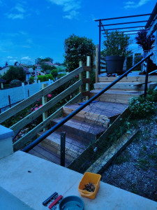 Photo de galerie - Habillage bois escalier et rembarde 
