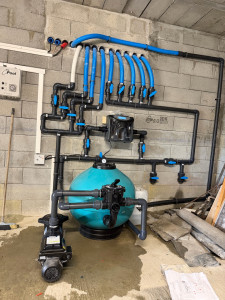 Photo de galerie - Pose d’une filtration pompe à vitesse variable, électrolyseur régulateur pH 