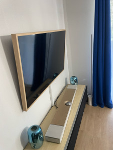 Photo de galerie - Installation de tv sur le mur avec l’aide 