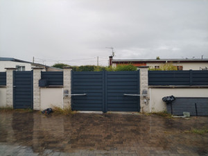 Photo de galerie - Installation et paramétrage d'une motorisation avec accessoires 
éclairage, cellules, ...etc