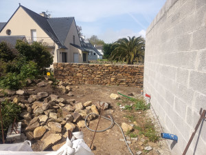 Photo de galerie - Travaux de jardin , maçonnerie paysagère moellons en pierre sèche 50 m2