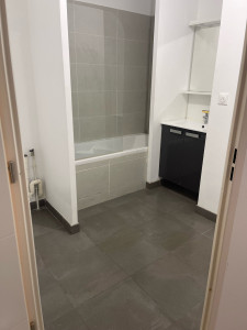 Photo de galerie - Nettoyage salle de bain pour déménagement 