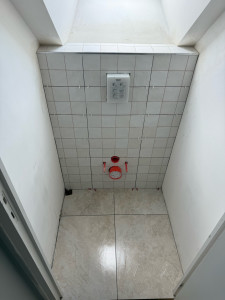 Photo de galerie - Suite et fin de la pose sur WC suspendu.