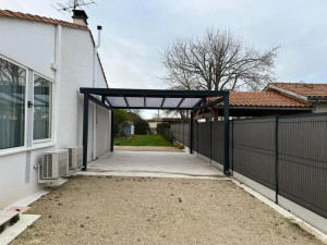 Photo de galerie - Montage d'un double carport alu. 